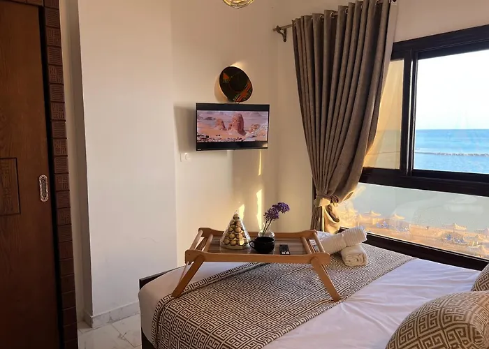 - Sleeps 4 - Pool - Pet Friendly *