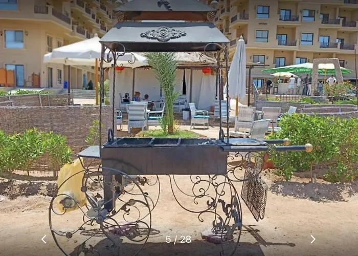 - Sleeps 4 - Pool - Pet Friendly Appartamento